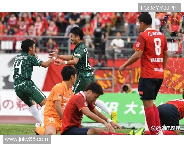 深圳与上港比赛裁判判罚争议引发热议球迷反应不一